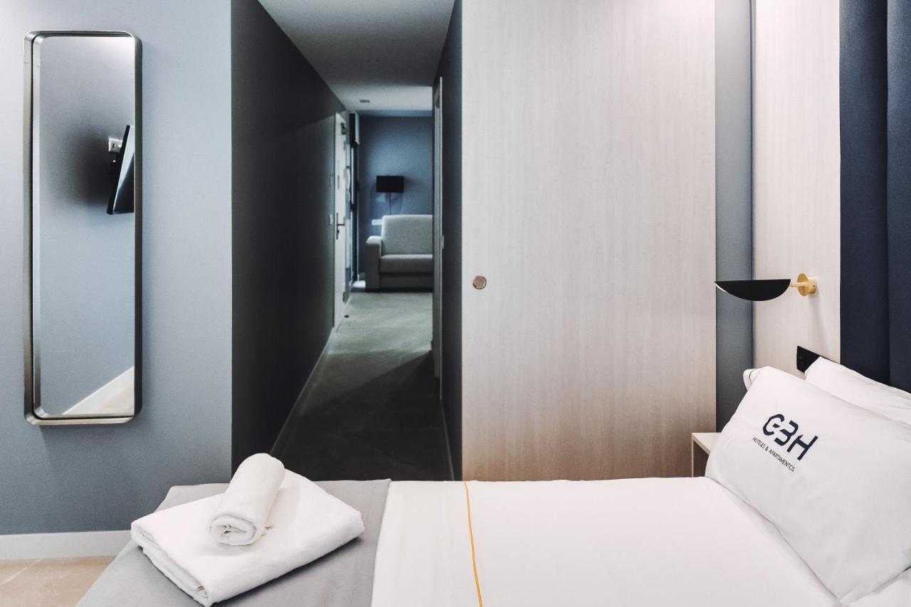 Estudio con 1 cama doble y 1 sofá cama