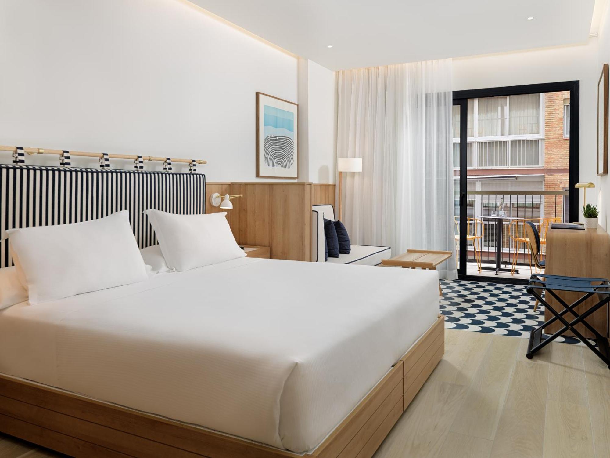 Classic Double Room with Balcony (1 Adult),1284393277:JPEG