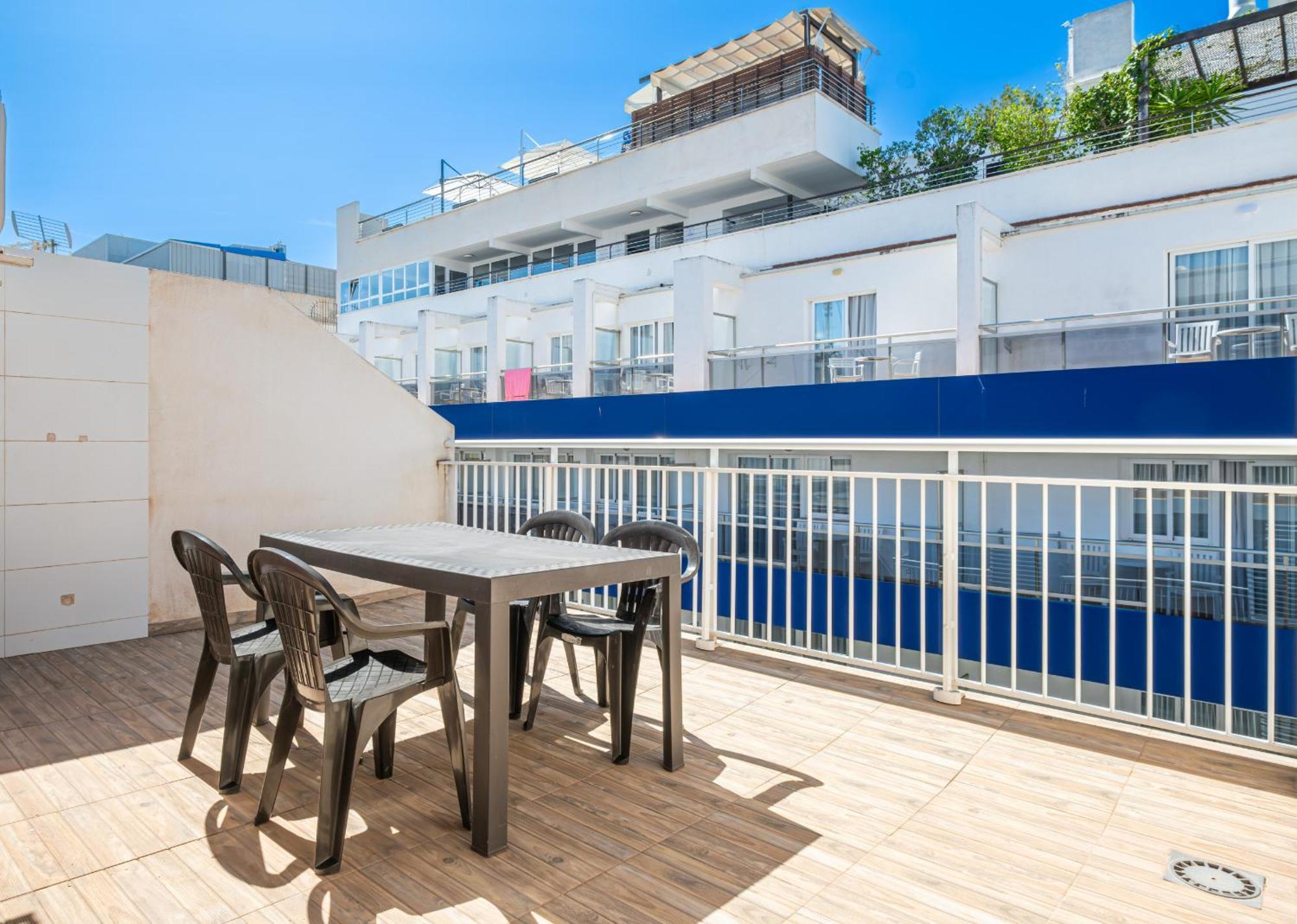 Apartamento de 1 dormitorio con terraza