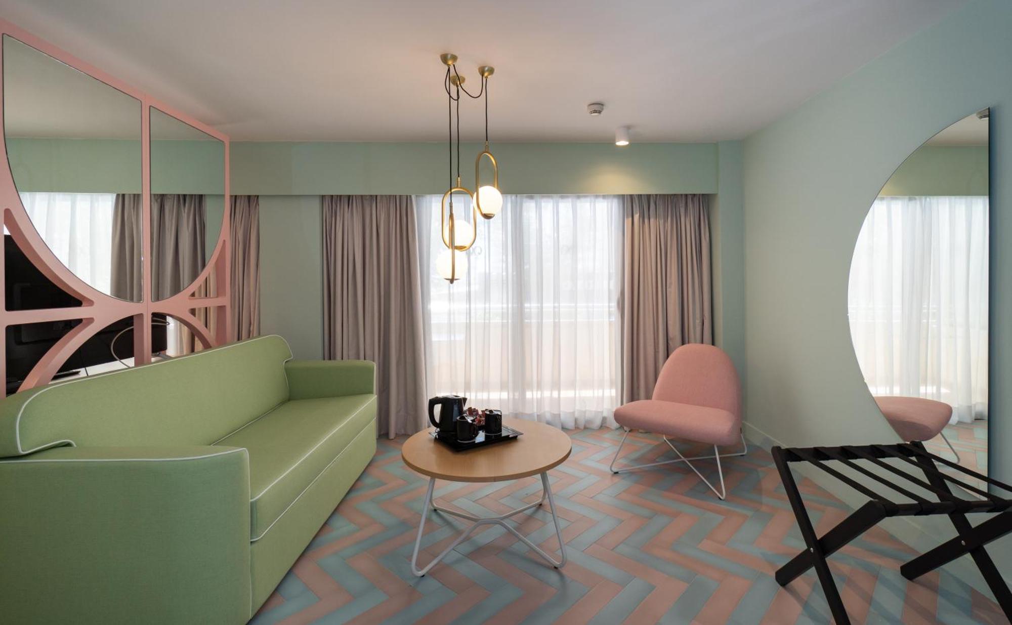 Junior Suite Avenue View