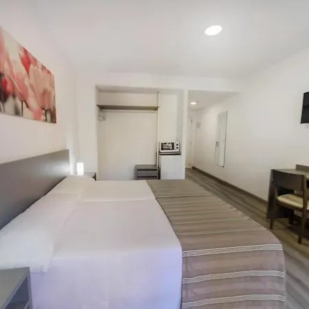 Hostal Anna Benidorm-2